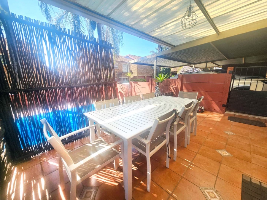 3 Bedroom Property for Sale in Honeydew Ridge Gauteng