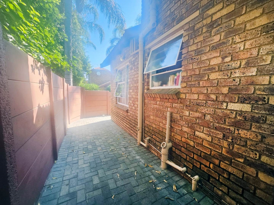 3 Bedroom Property for Sale in Honeydew Ridge Gauteng