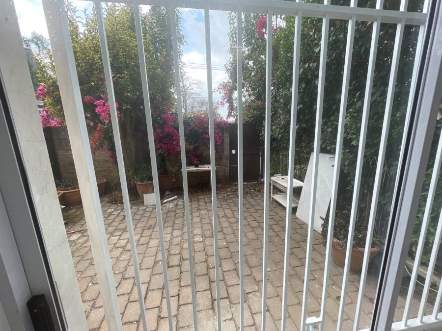 To Let 1 Bedroom Property for Rent in Illovo Gauteng