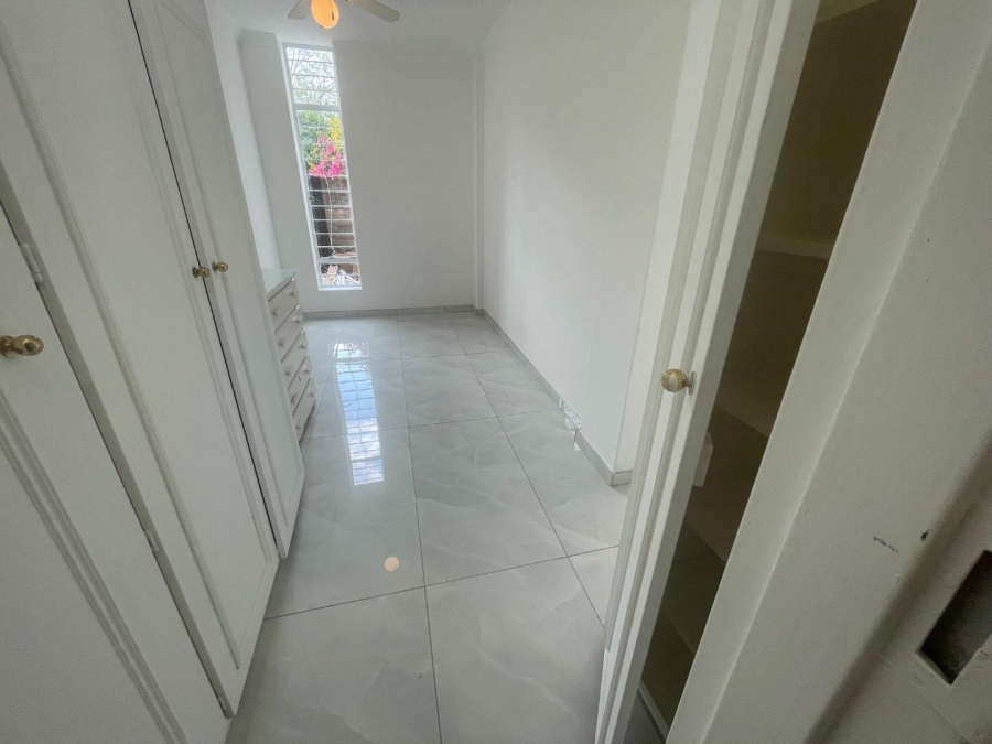To Let 1 Bedroom Property for Rent in Illovo Gauteng