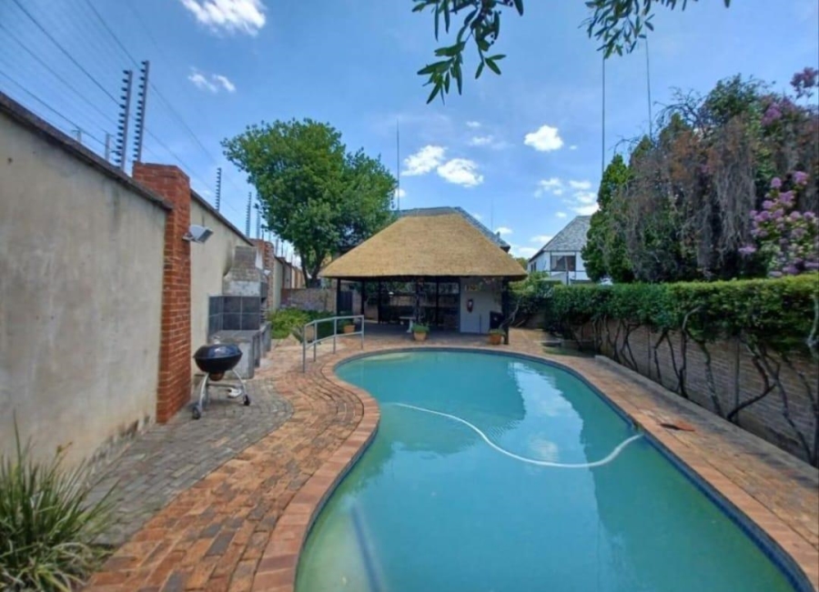 2 Bedroom Property for Sale in Sunninghill Gauteng