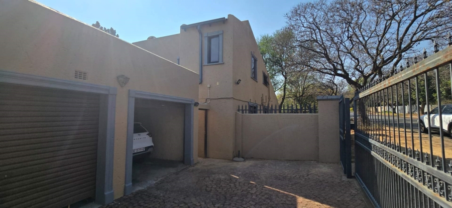 To Let 5 Bedroom Property for Rent in Fontainebleau Gauteng