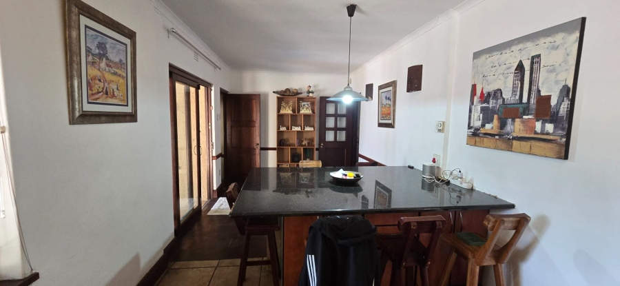 To Let 5 Bedroom Property for Rent in Fontainebleau Gauteng