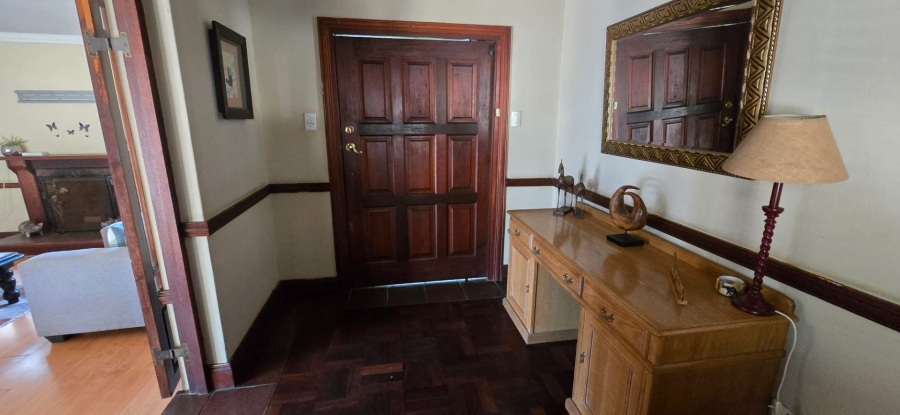 To Let 5 Bedroom Property for Rent in Fontainebleau Gauteng