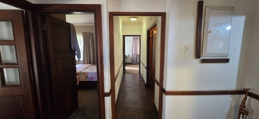 To Let 5 Bedroom Property for Rent in Fontainebleau Gauteng