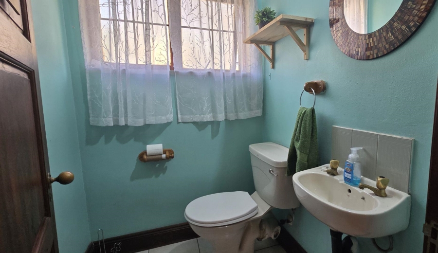 To Let 5 Bedroom Property for Rent in Fontainebleau Gauteng
