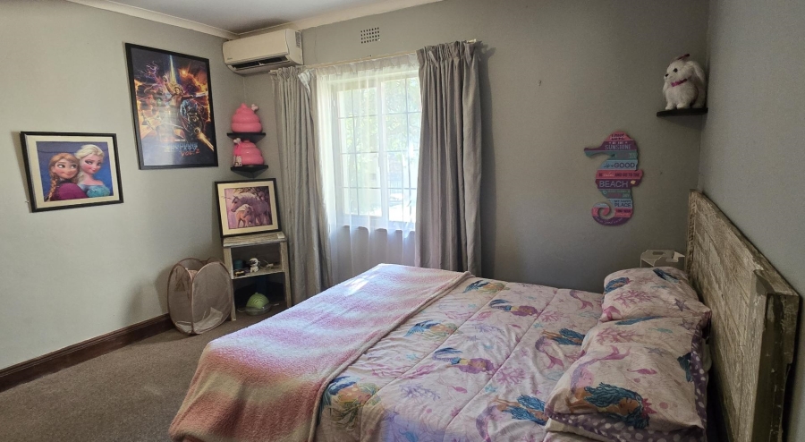 To Let 5 Bedroom Property for Rent in Fontainebleau Gauteng