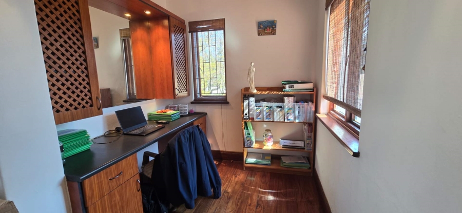 To Let 5 Bedroom Property for Rent in Fontainebleau Gauteng