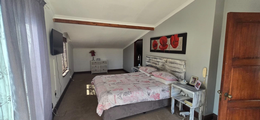 To Let 5 Bedroom Property for Rent in Fontainebleau Gauteng