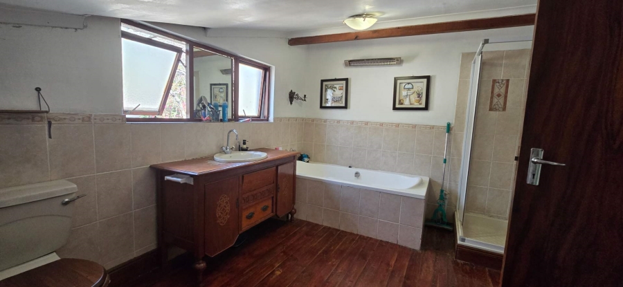 To Let 5 Bedroom Property for Rent in Fontainebleau Gauteng
