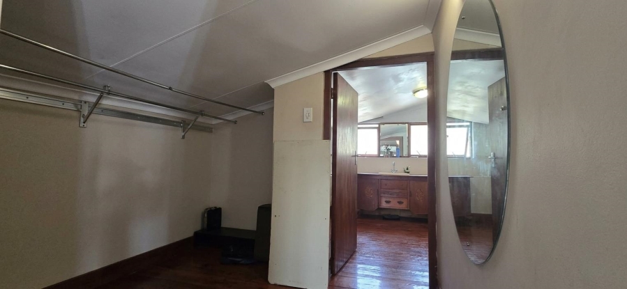 To Let 5 Bedroom Property for Rent in Fontainebleau Gauteng