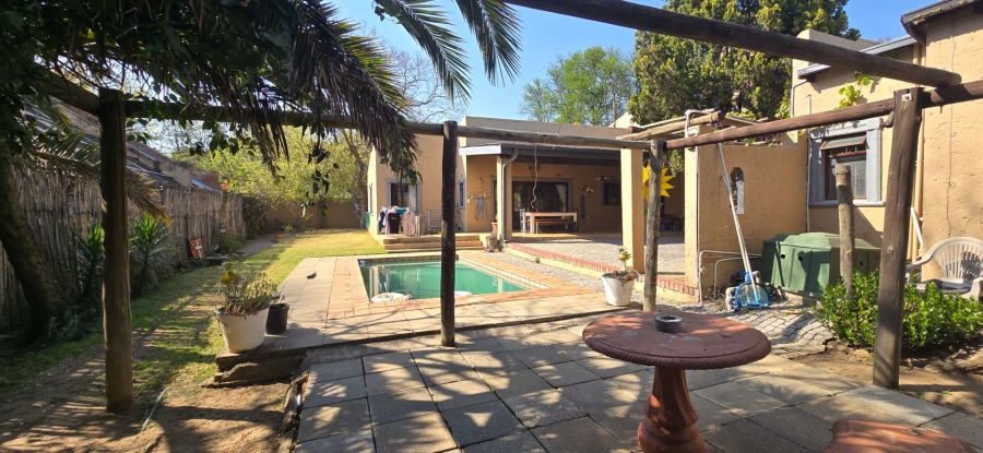 To Let 5 Bedroom Property for Rent in Fontainebleau Gauteng