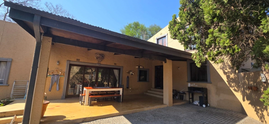 To Let 5 Bedroom Property for Rent in Fontainebleau Gauteng