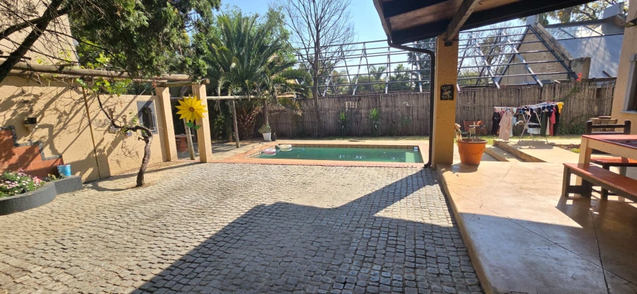 To Let 5 Bedroom Property for Rent in Fontainebleau Gauteng