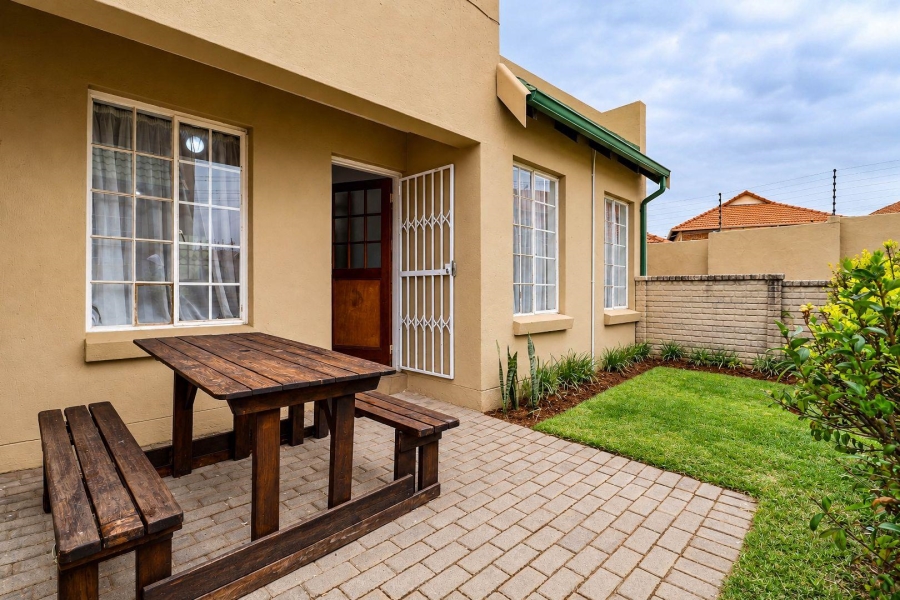 2 Bedroom Property for Sale in Kosmosdal Gauteng