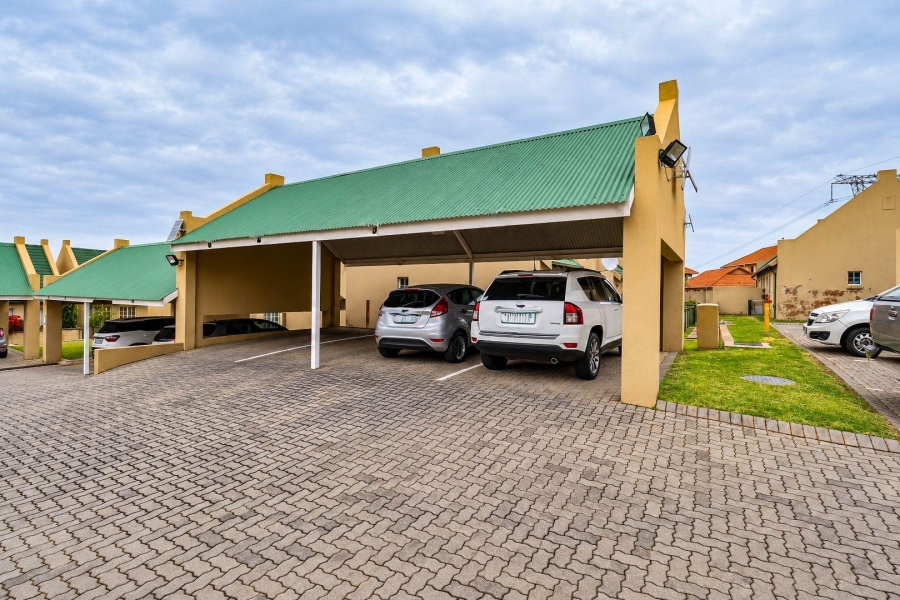 2 Bedroom Property for Sale in Kosmosdal Gauteng