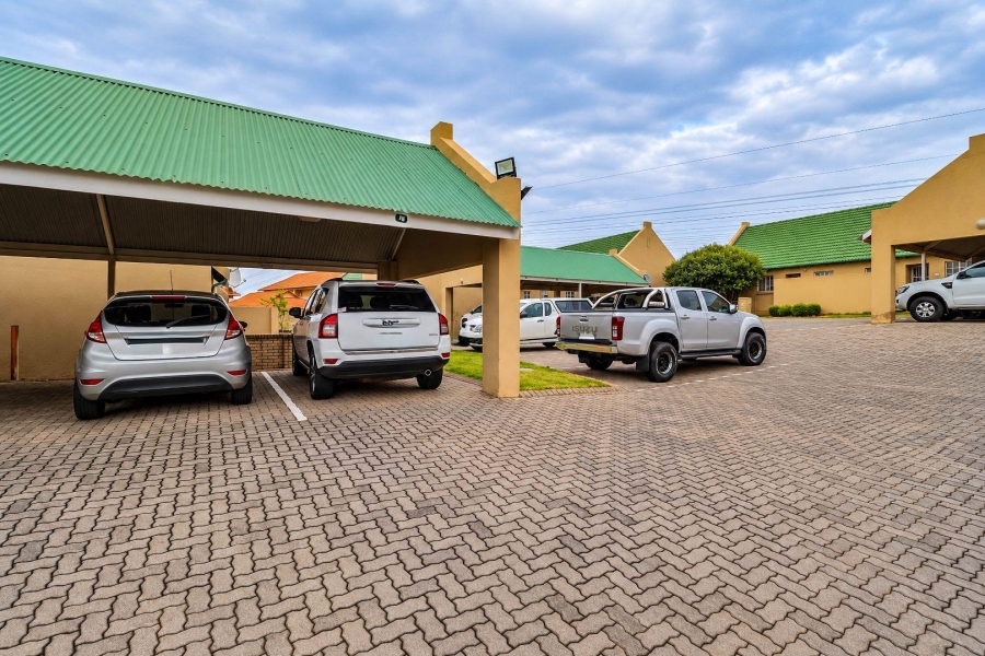 2 Bedroom Property for Sale in Kosmosdal Gauteng