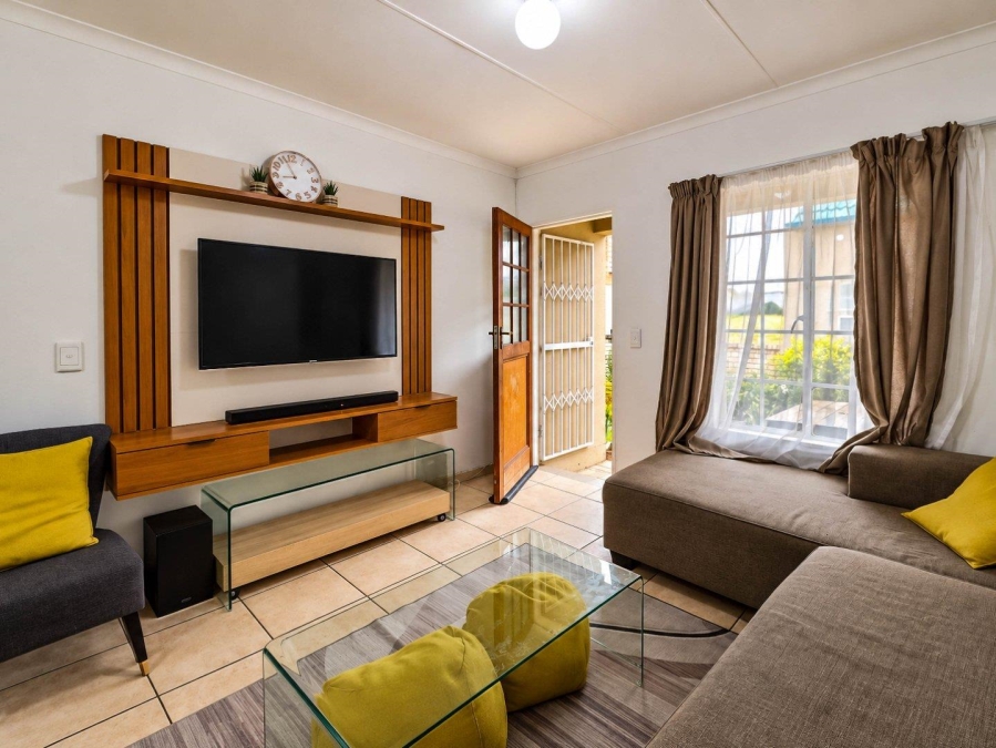 2 Bedroom Property for Sale in Kosmosdal Gauteng