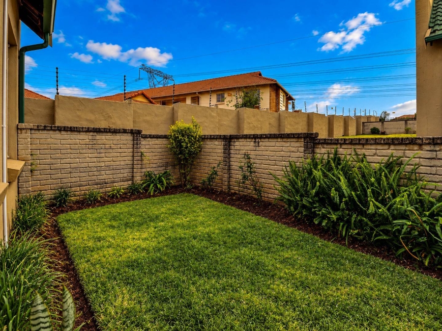 2 Bedroom Property for Sale in Kosmosdal Gauteng