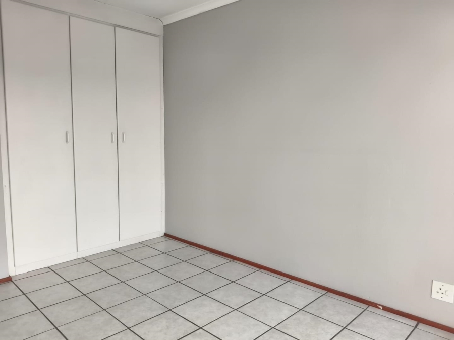 To Let 3 Bedroom Property for Rent in New Redruth Gauteng