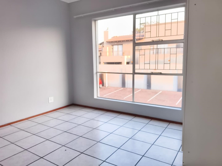 To Let 3 Bedroom Property for Rent in New Redruth Gauteng