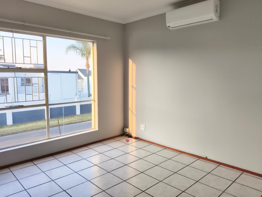 To Let 3 Bedroom Property for Rent in New Redruth Gauteng