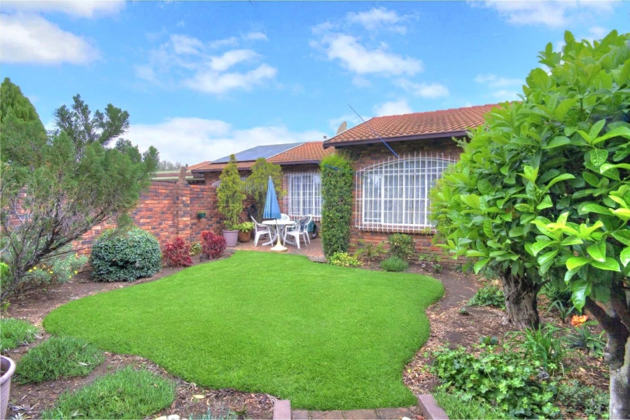 1 Bedroom Property for Sale in Brackenhurst Gauteng