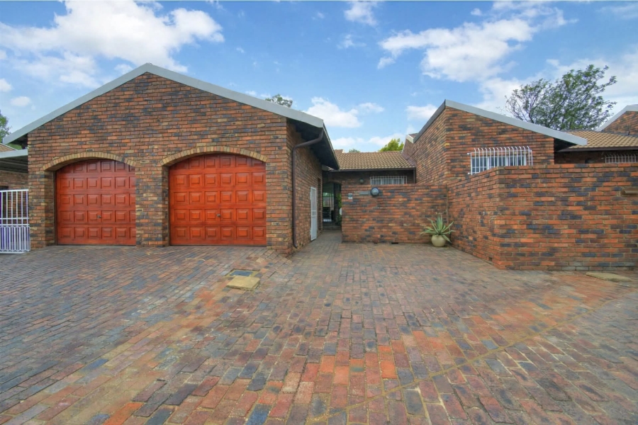 1 Bedroom Property for Sale in Brackenhurst Gauteng