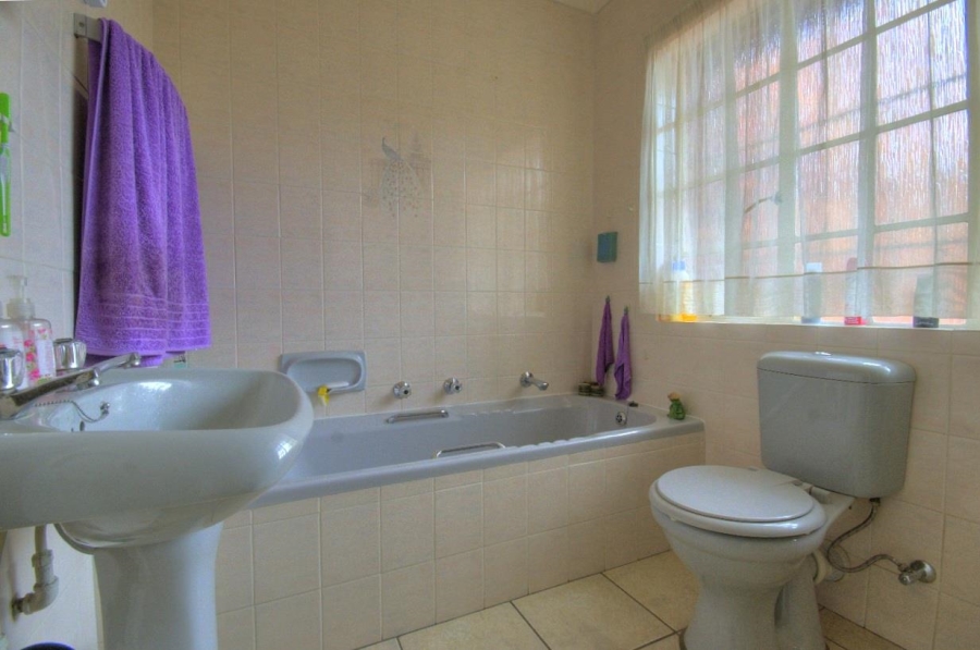 1 Bedroom Property for Sale in Brackenhurst Gauteng