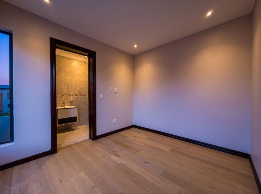 6 Bedroom Property for Sale in Eye of Africa Gauteng