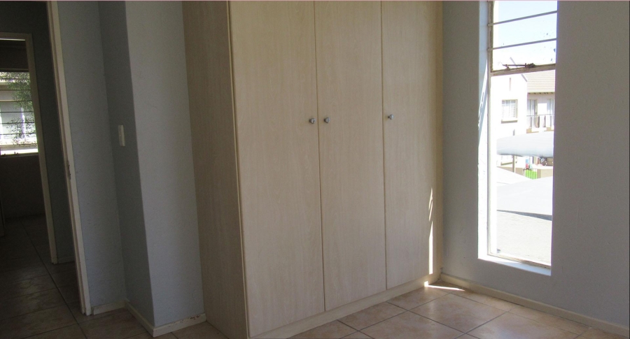 2 Bedroom Property for Sale in Klippoortje Gauteng