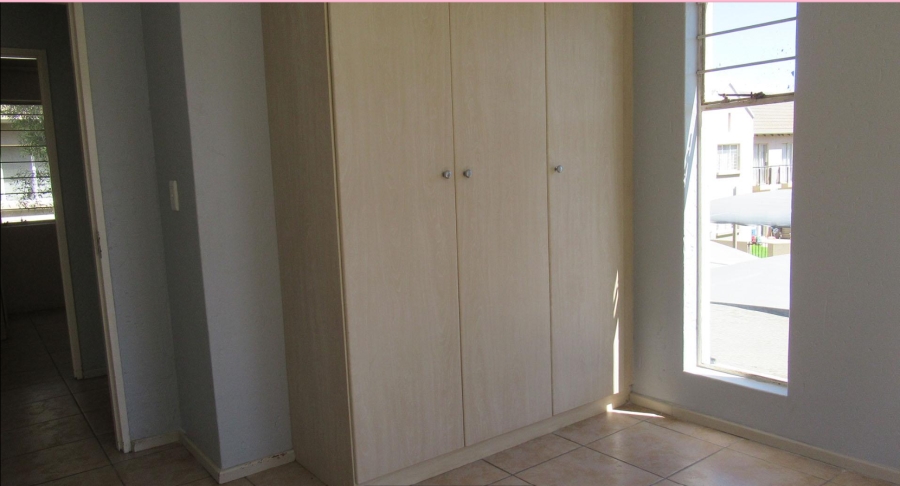 2 Bedroom Property for Sale in Klippoortje Gauteng