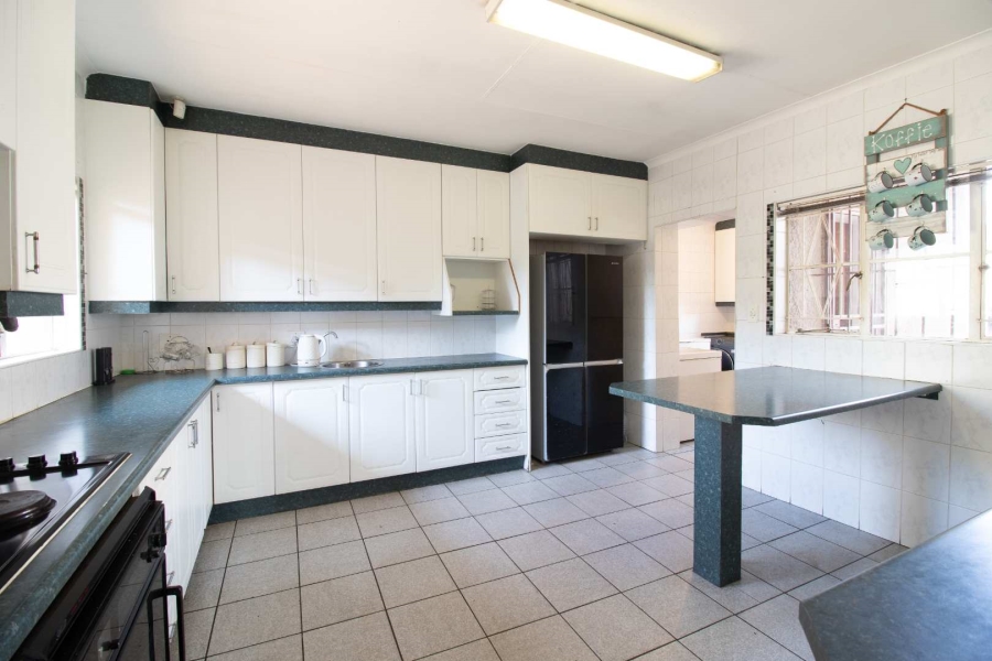 6 Bedroom Property for Sale in Parkrand Gauteng