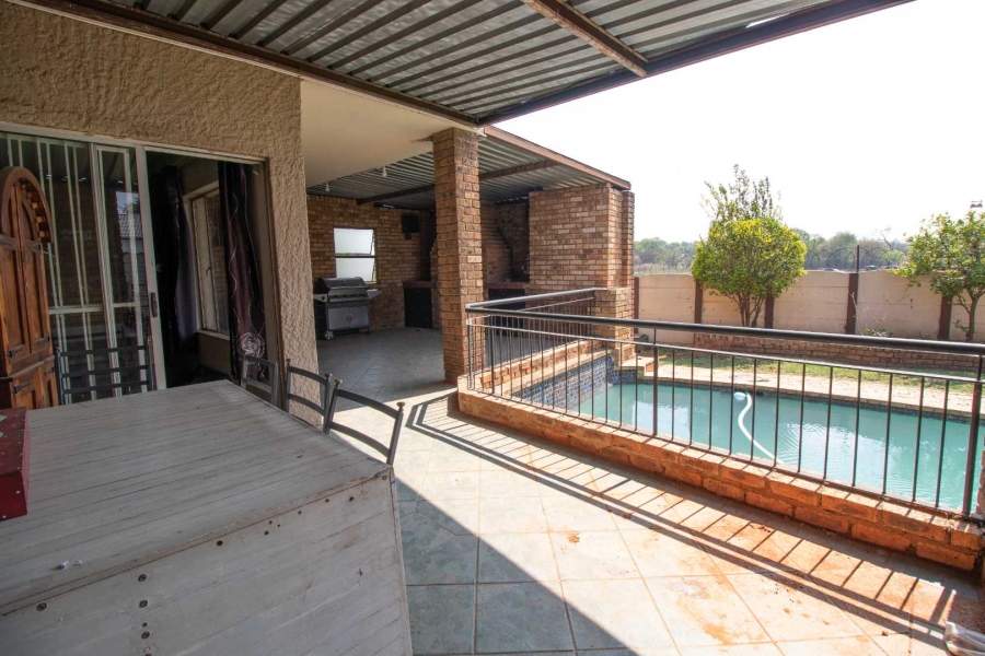 6 Bedroom Property for Sale in Parkrand Gauteng