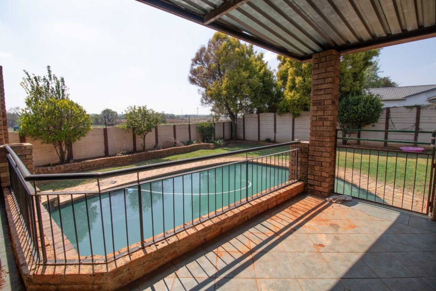 6 Bedroom Property for Sale in Parkrand Gauteng