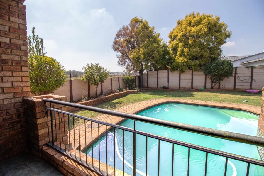 6 Bedroom Property for Sale in Parkrand Gauteng