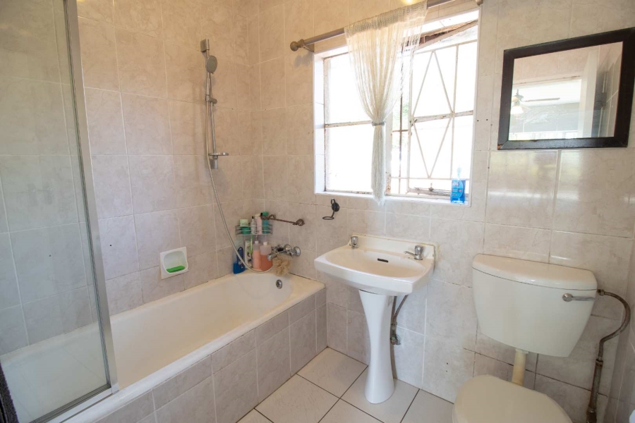 6 Bedroom Property for Sale in Parkrand Gauteng