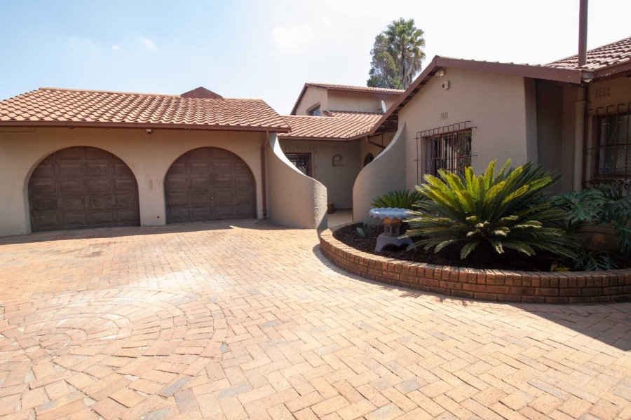6 Bedroom Property for Sale in Parkrand Gauteng