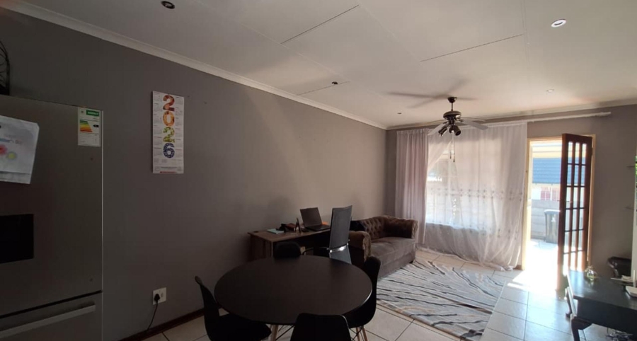 2 Bedroom Property for Sale in Albertsdal Gauteng