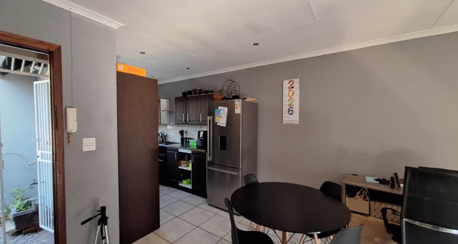 2 Bedroom Property for Sale in Albertsdal Gauteng