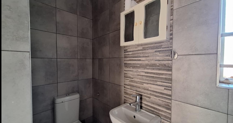 2 Bedroom Property for Sale in Albertsdal Gauteng