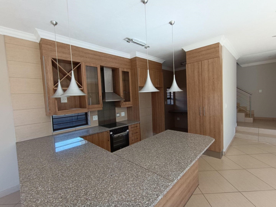3 Bedroom Property for Sale in Thatchfield Close Gauteng