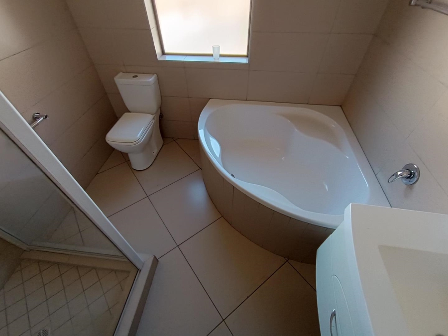 3 Bedroom Property for Sale in Thatchfield Close Gauteng