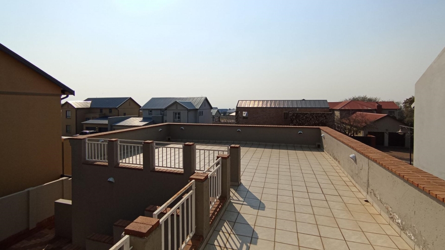 4 Bedroom Property for Sale in Heritage Hill Gauteng