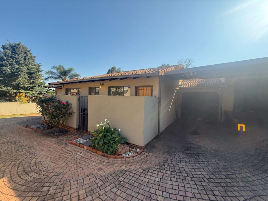 3 Bedroom Property for Sale in Roodekrans Gauteng