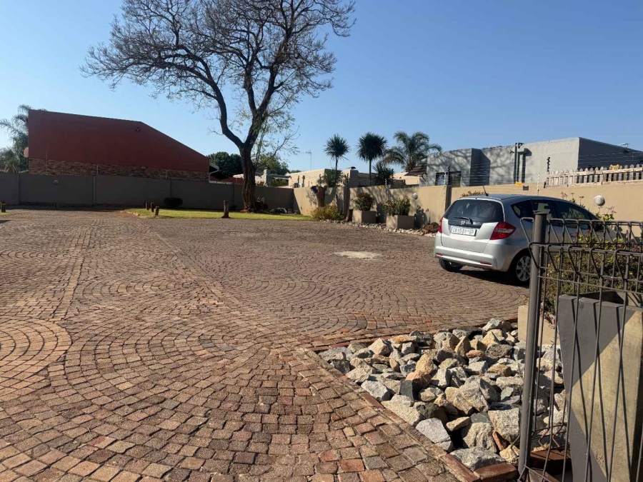 3 Bedroom Property for Sale in Roodekrans Gauteng