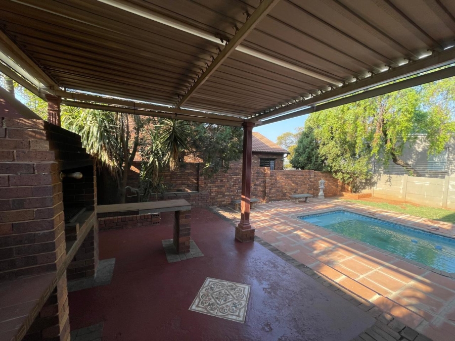 4 Bedroom Property for Sale in Weltevreden Park Gauteng