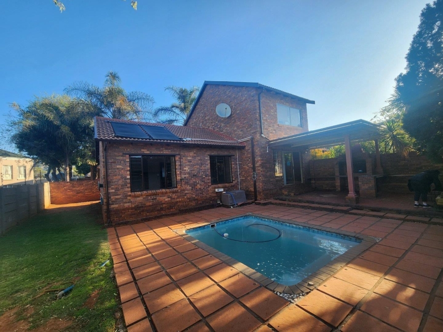 4 Bedroom Property for Sale in Weltevreden Park Gauteng