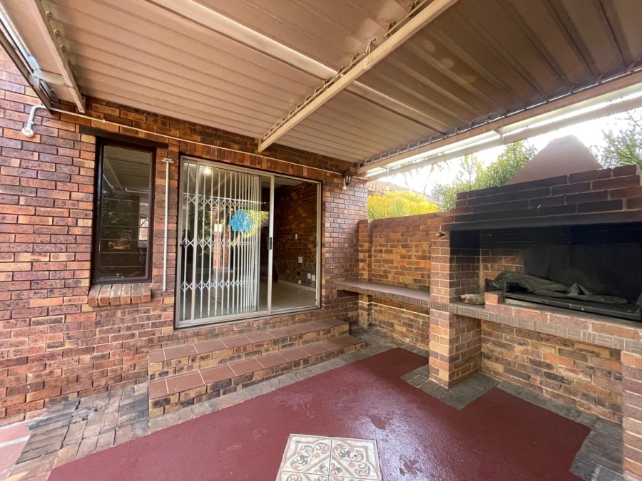 4 Bedroom Property for Sale in Weltevreden Park Gauteng
