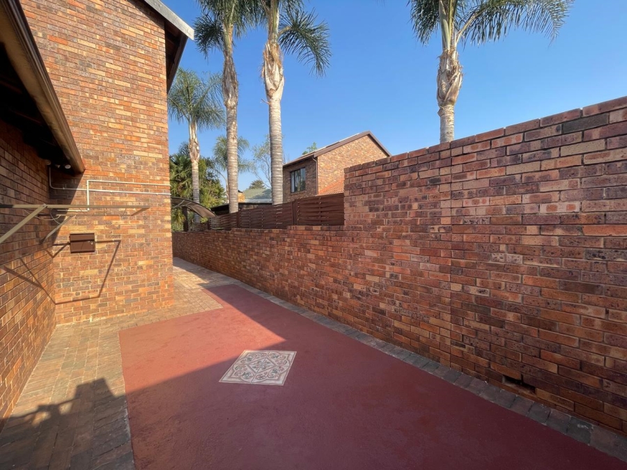 4 Bedroom Property for Sale in Weltevreden Park Gauteng